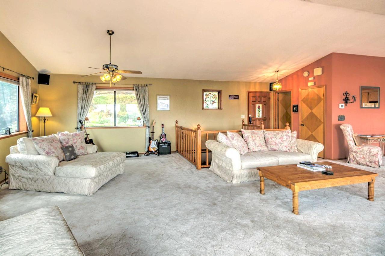 Spacious Kelseyville Home With Large Lakefront Deck! Eksteriør bilde